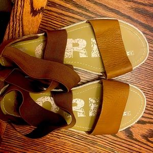 Sorel sandals- new!